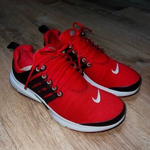 Nike Presto in “University Red/Black/Cool Grey”